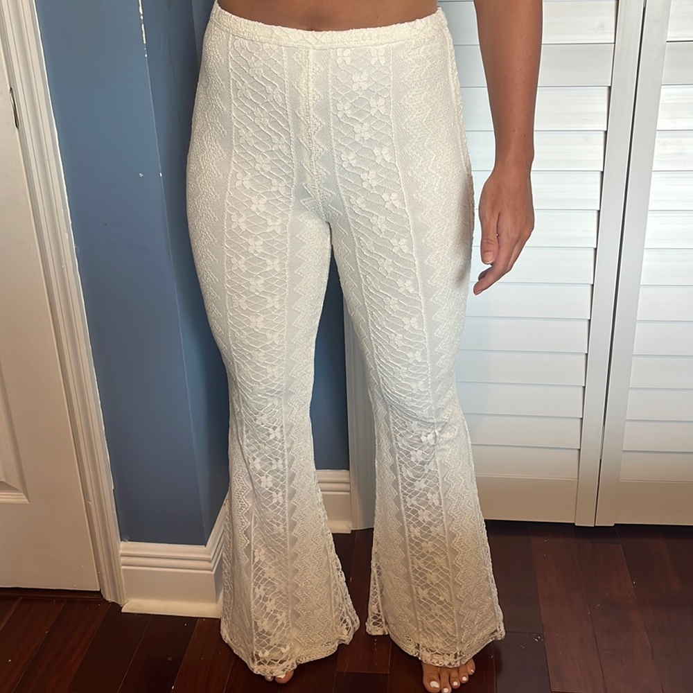 Abercrombie & Fitch White High Waisted Lacey Flare Pants Size Small